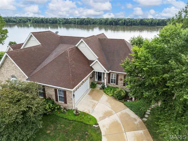 $289,000 | 145 Brickyard Drive, Golden Eagle, IL 62036