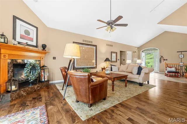 $289,000 | 145 Brickyard Drive, Golden Eagle, IL 62036