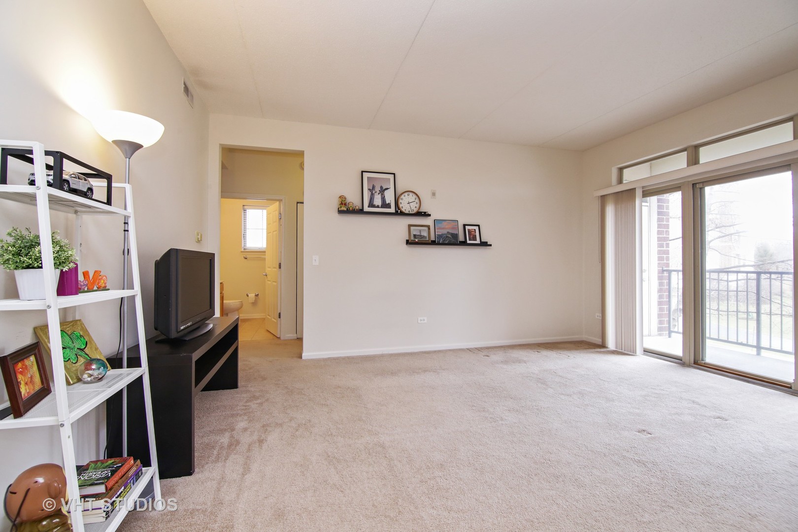660 Prestwick Lane, Unit 207 Wheeling, IL 60090 - Photo 5 of 16