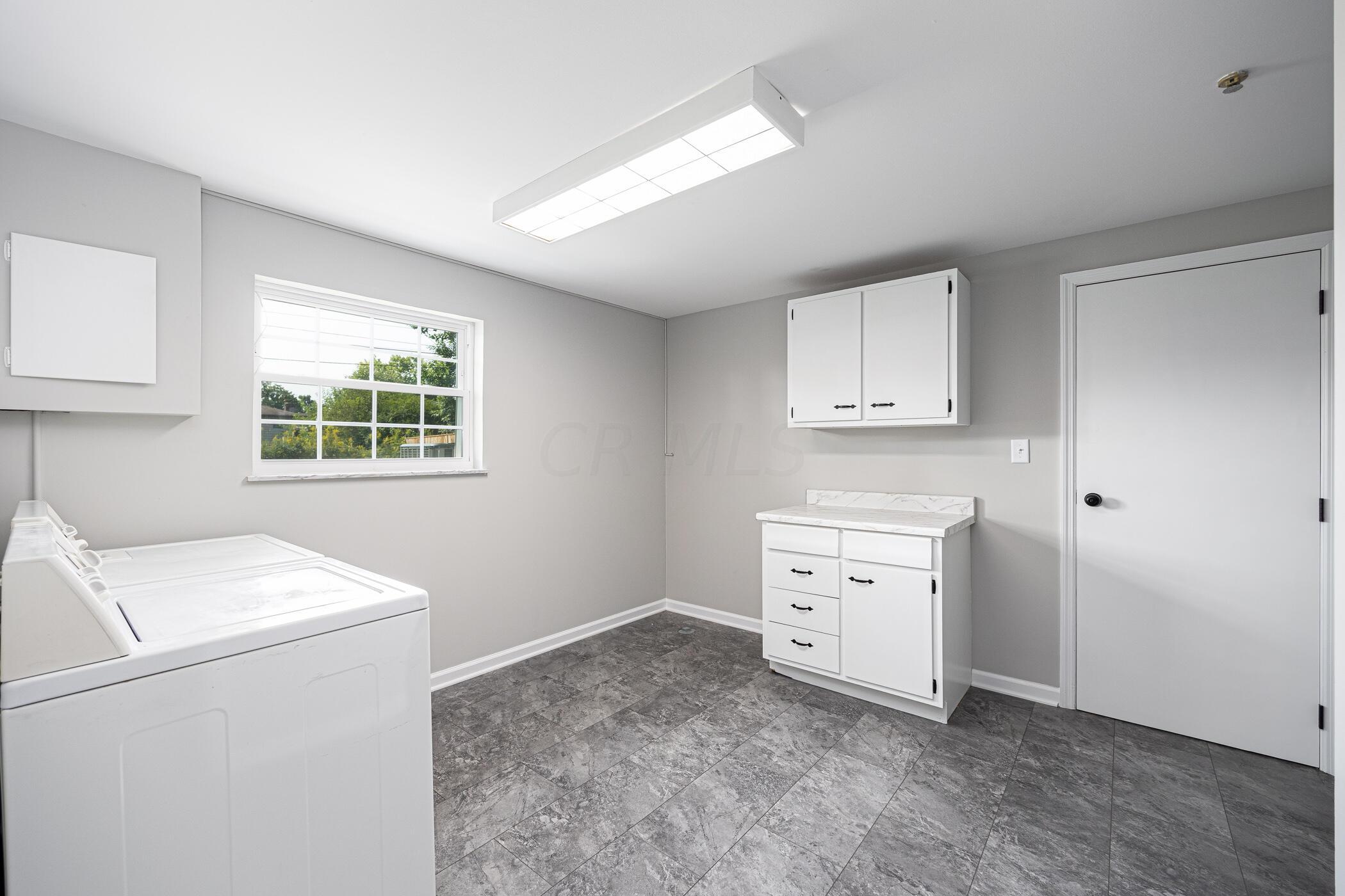 1717 Norma Road Columbus, OH 43229 - Photo 55 of 58 Laundry