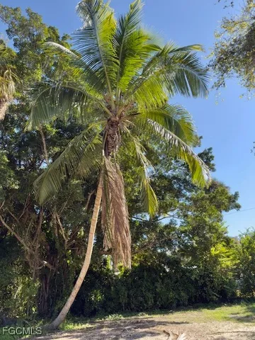 $59,900 | 236 Lagoon Drive, Fort Myers, FL 33905