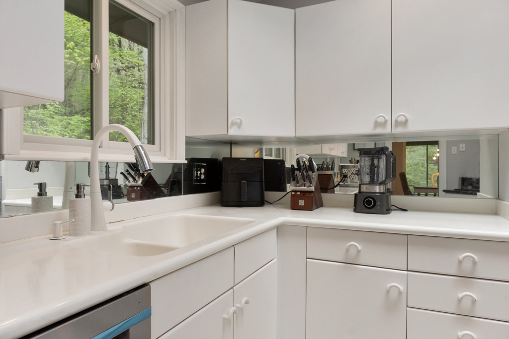 86 Framingham Road Southborough, MA 01772 - Photo 11 of 36