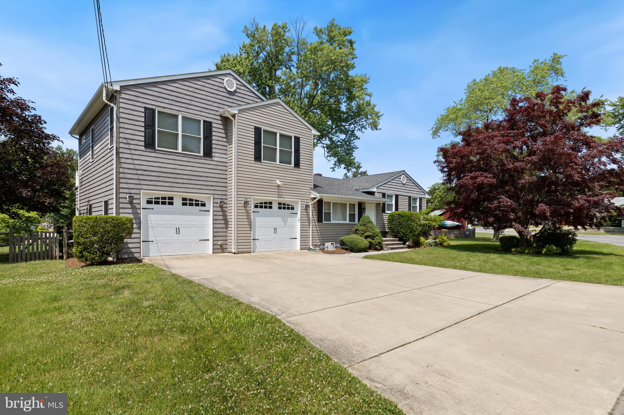 133 Valley View Avenue Edgewater, MD 21037 - Photo 20 of 41 a front view of a house with a garden