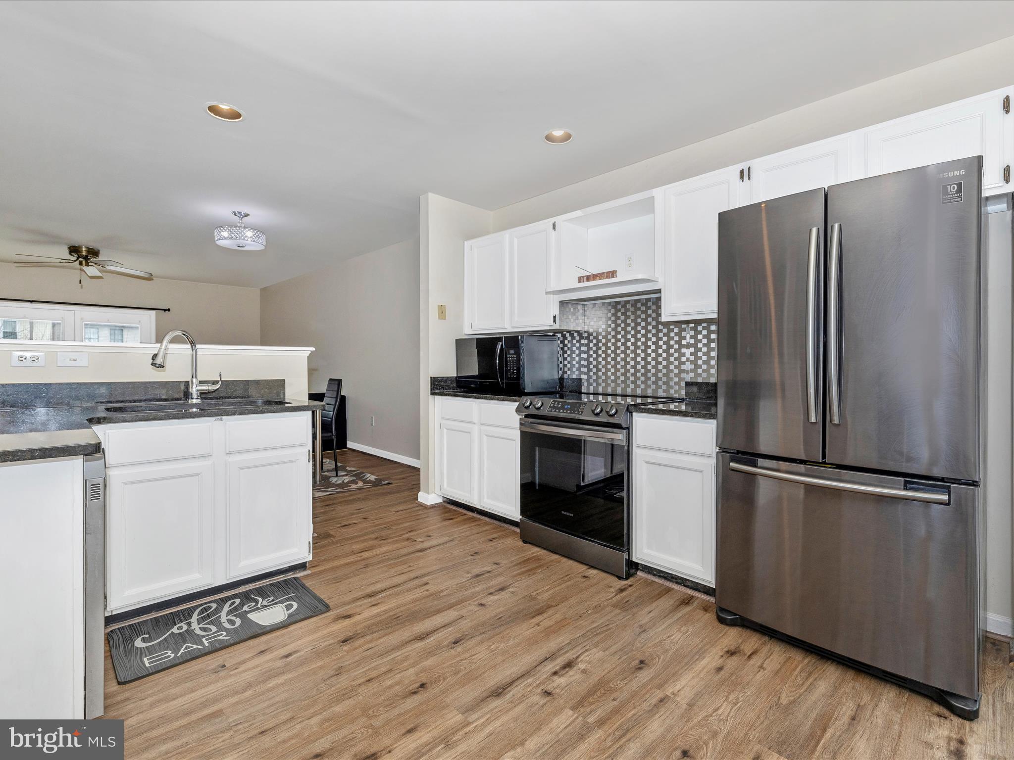 41 Victoria Square Frederick, MD 21702 - Photo 16 of 51 Kitchen
