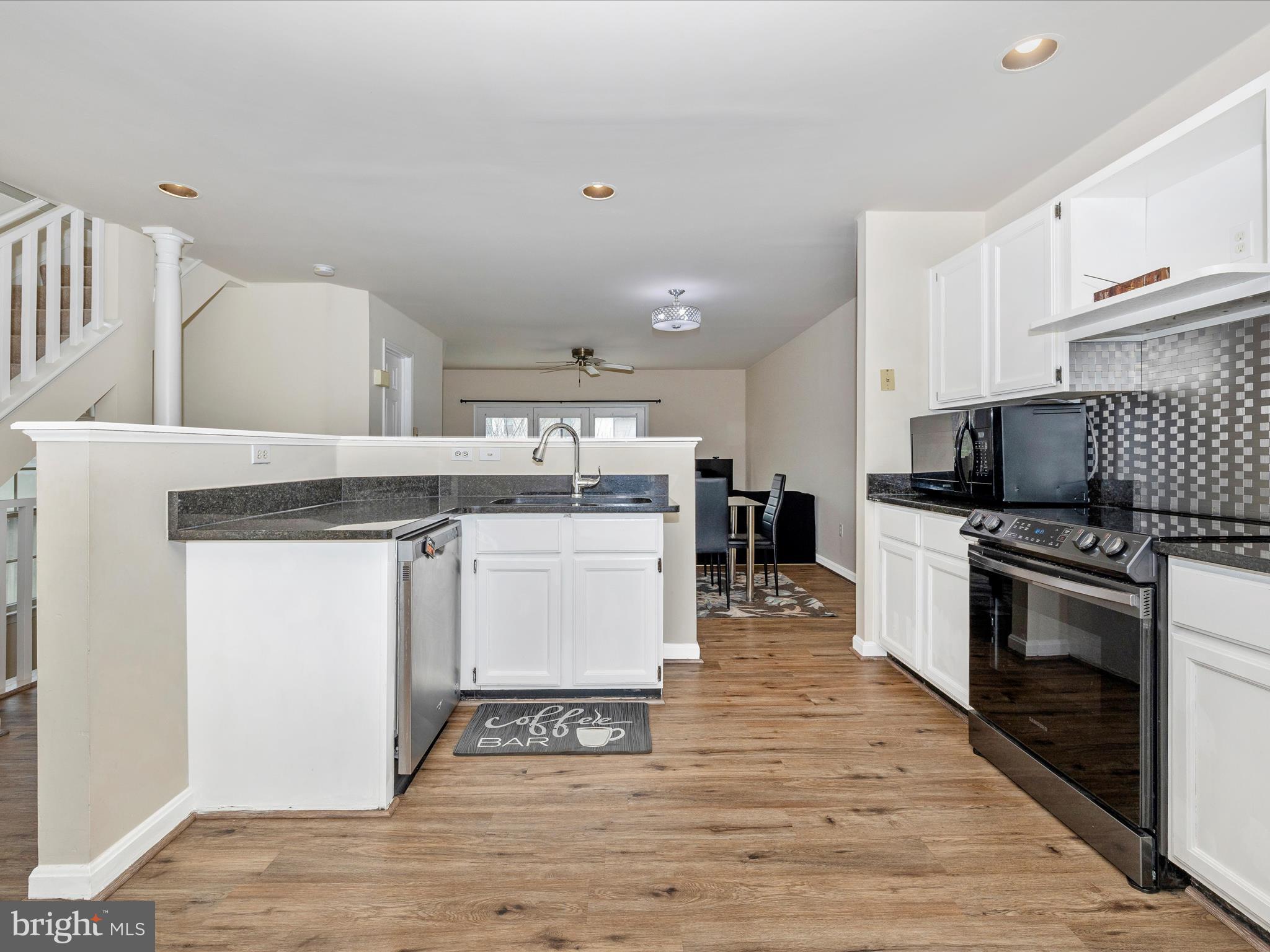 41 Victoria Square Frederick, MD 21702 - Photo 17 of 51 Kitchen