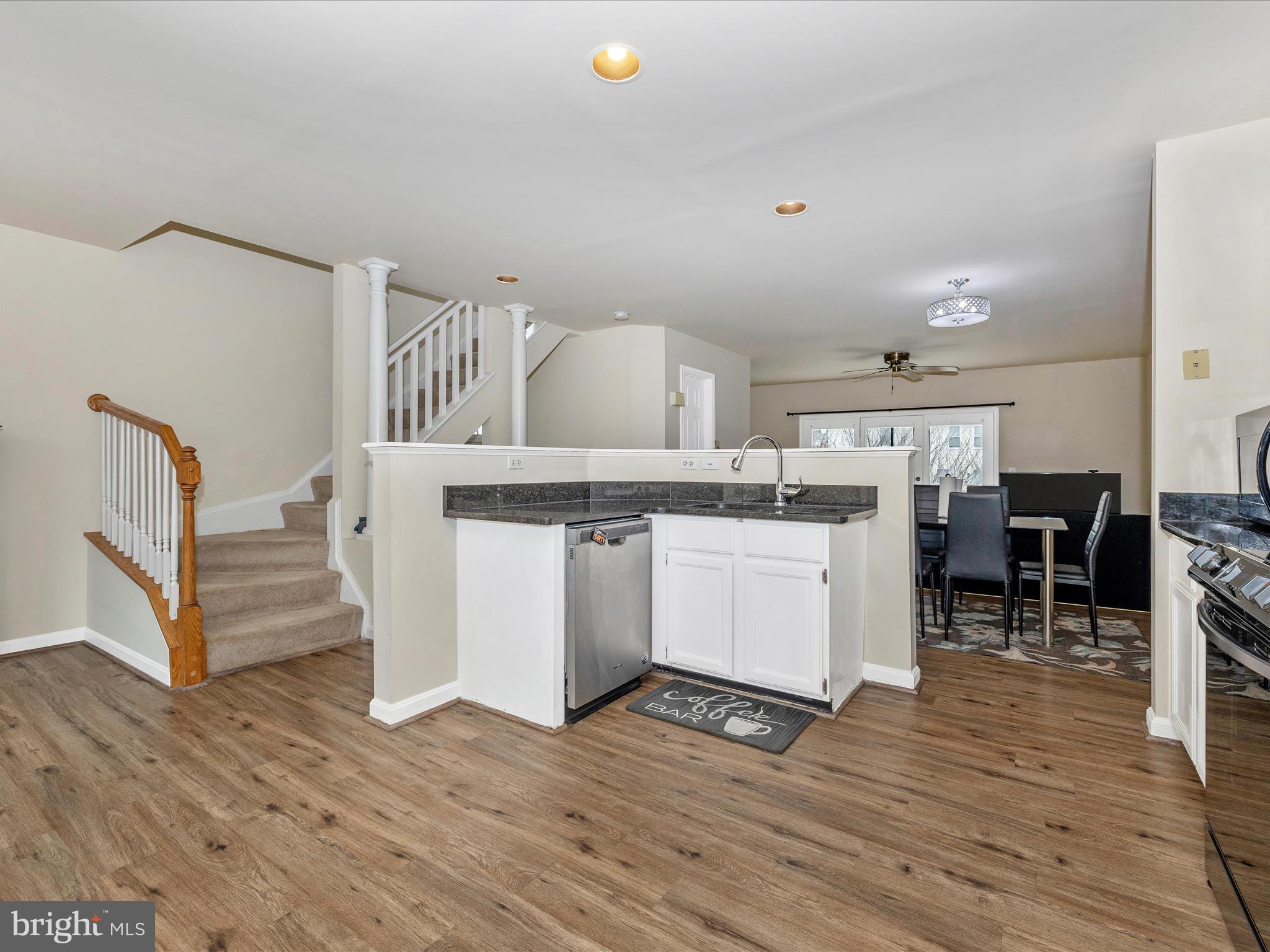 41 Victoria Square Frederick, MD 21702 - Photo 18 of 51 Kitchen