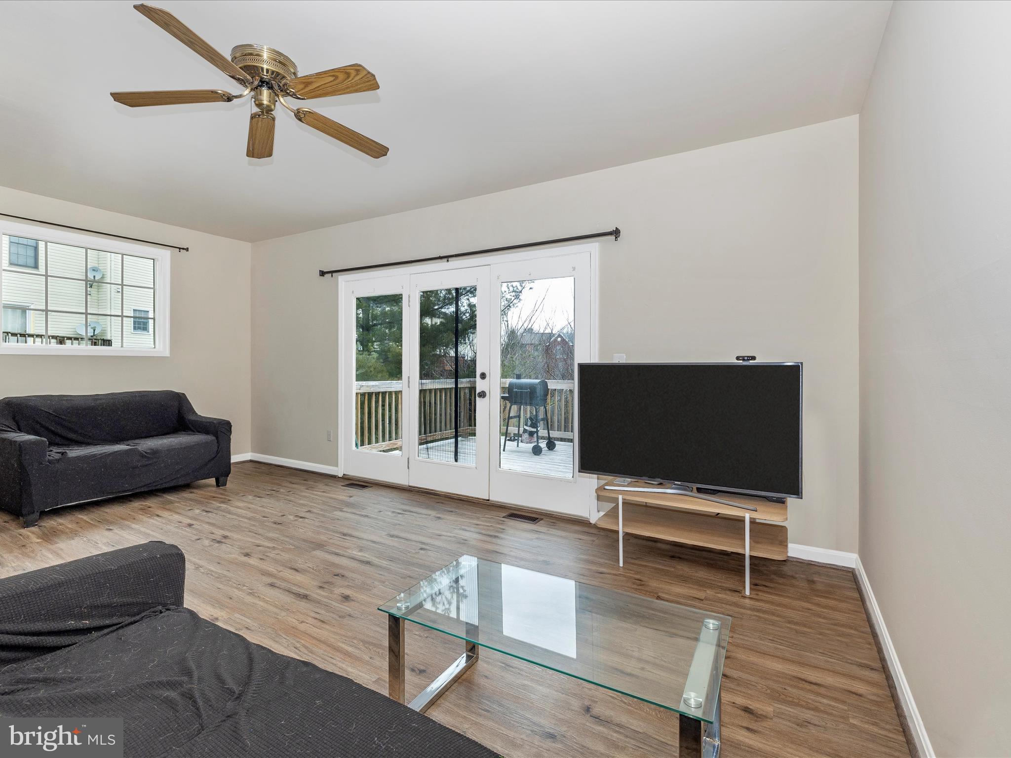 41 Victoria Square Frederick, MD 21702 - Photo 23 of 51 Living Room