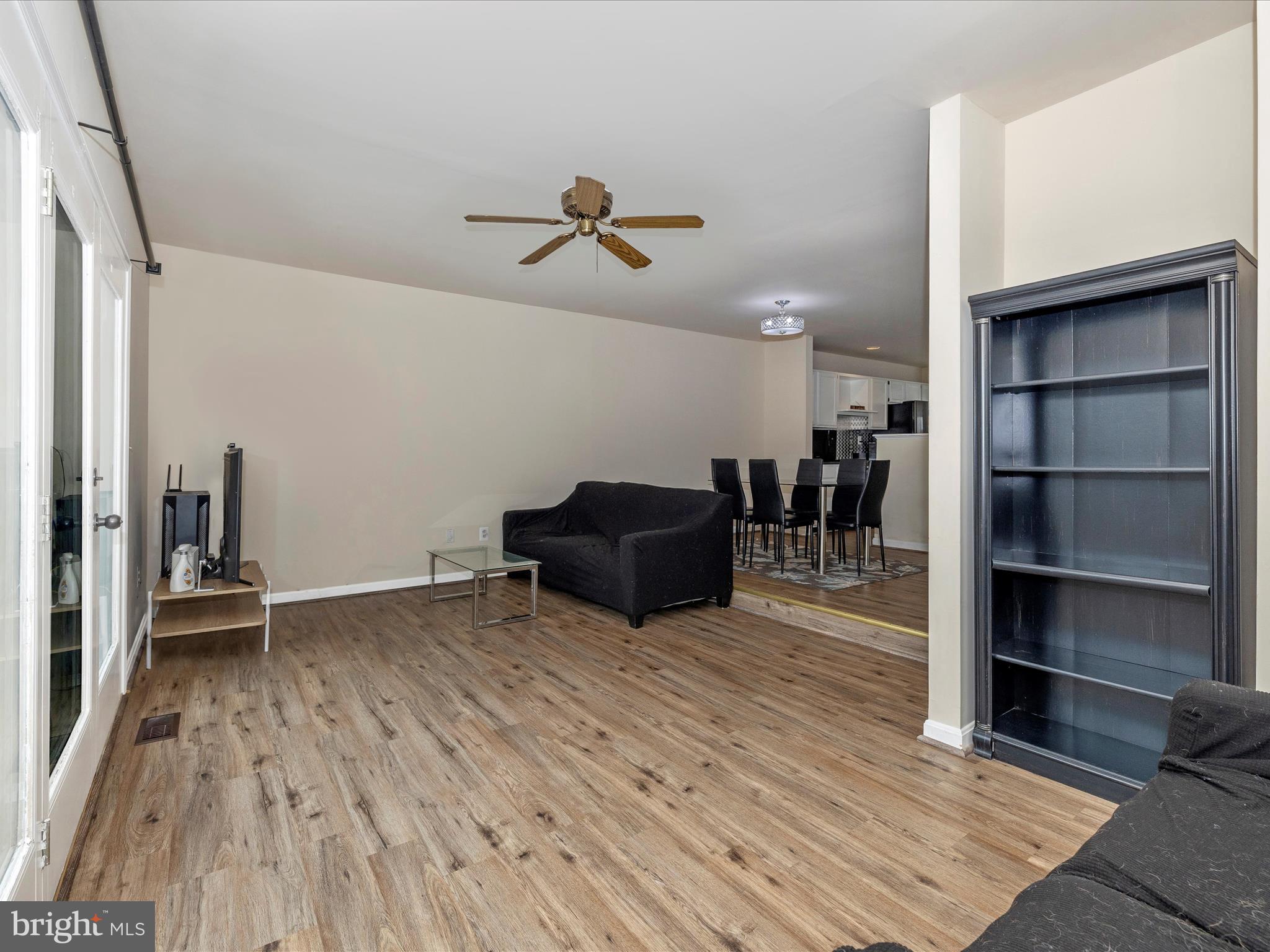 41 Victoria Square Frederick, MD 21702 - Photo 26 of 51 Living Room