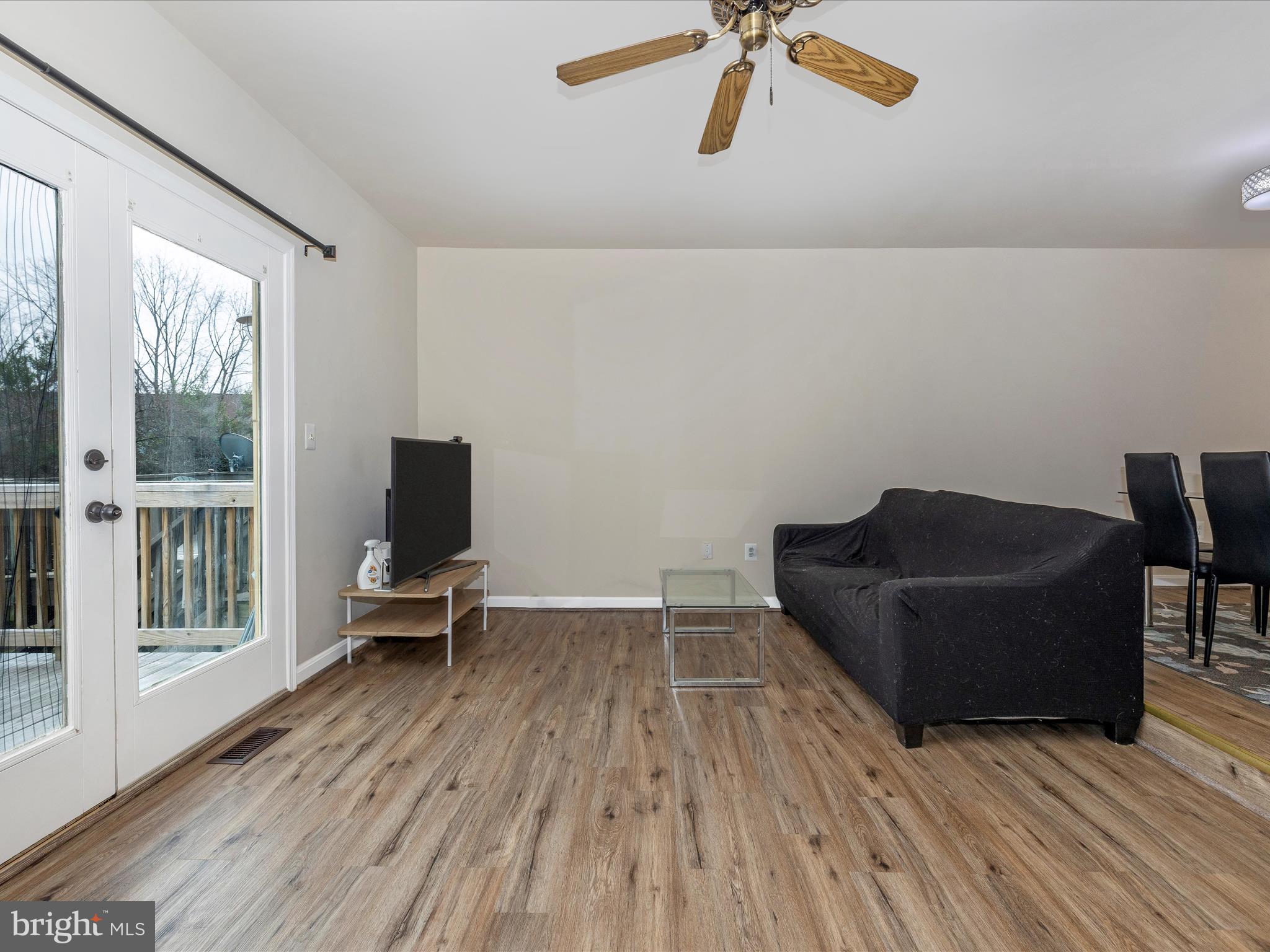 41 Victoria Square Frederick, MD 21702 - Photo 27 of 51 Living Room