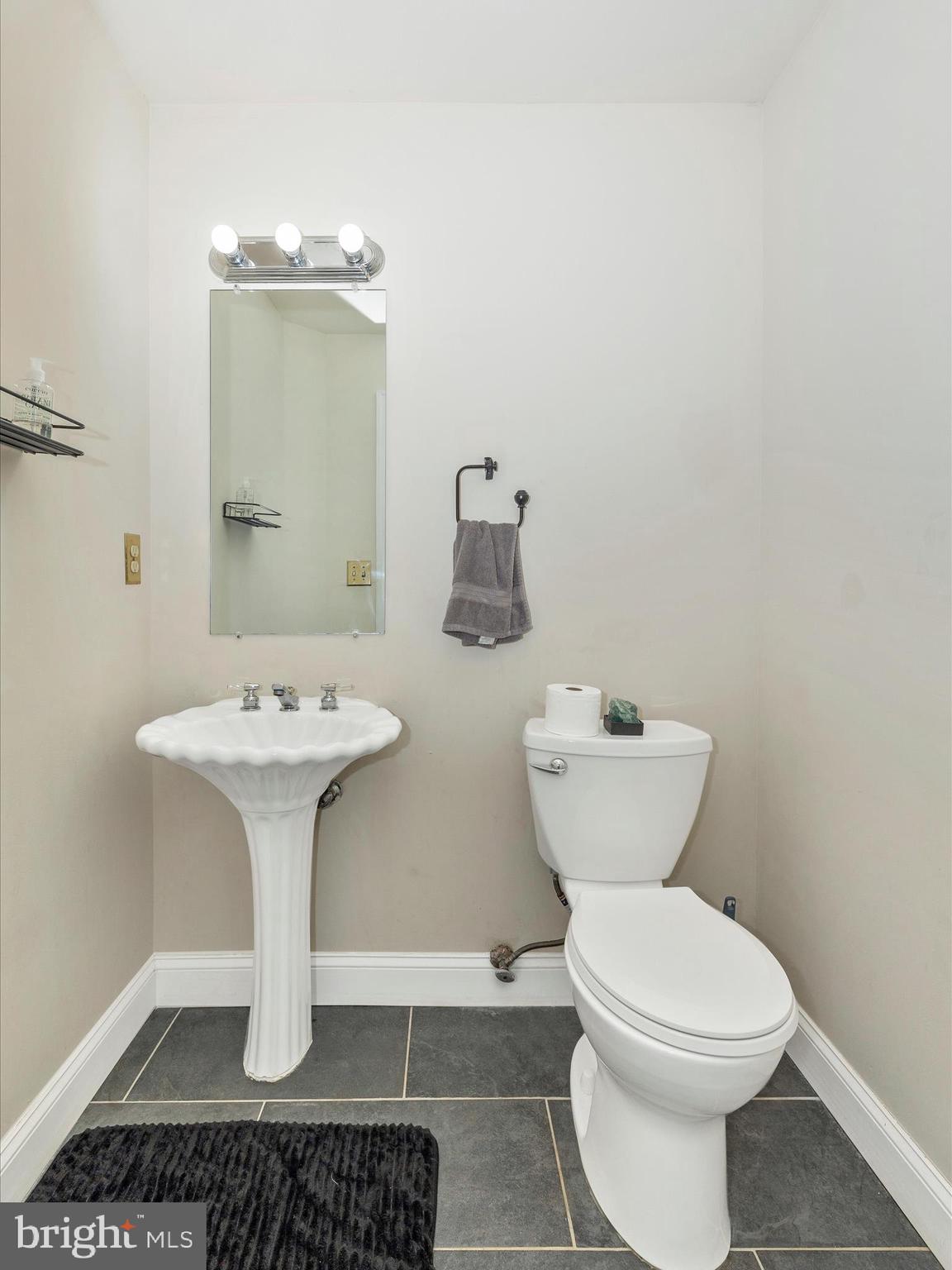 41 Victoria Square Frederick, MD 21702 - Photo 28 of 51 Powder Room