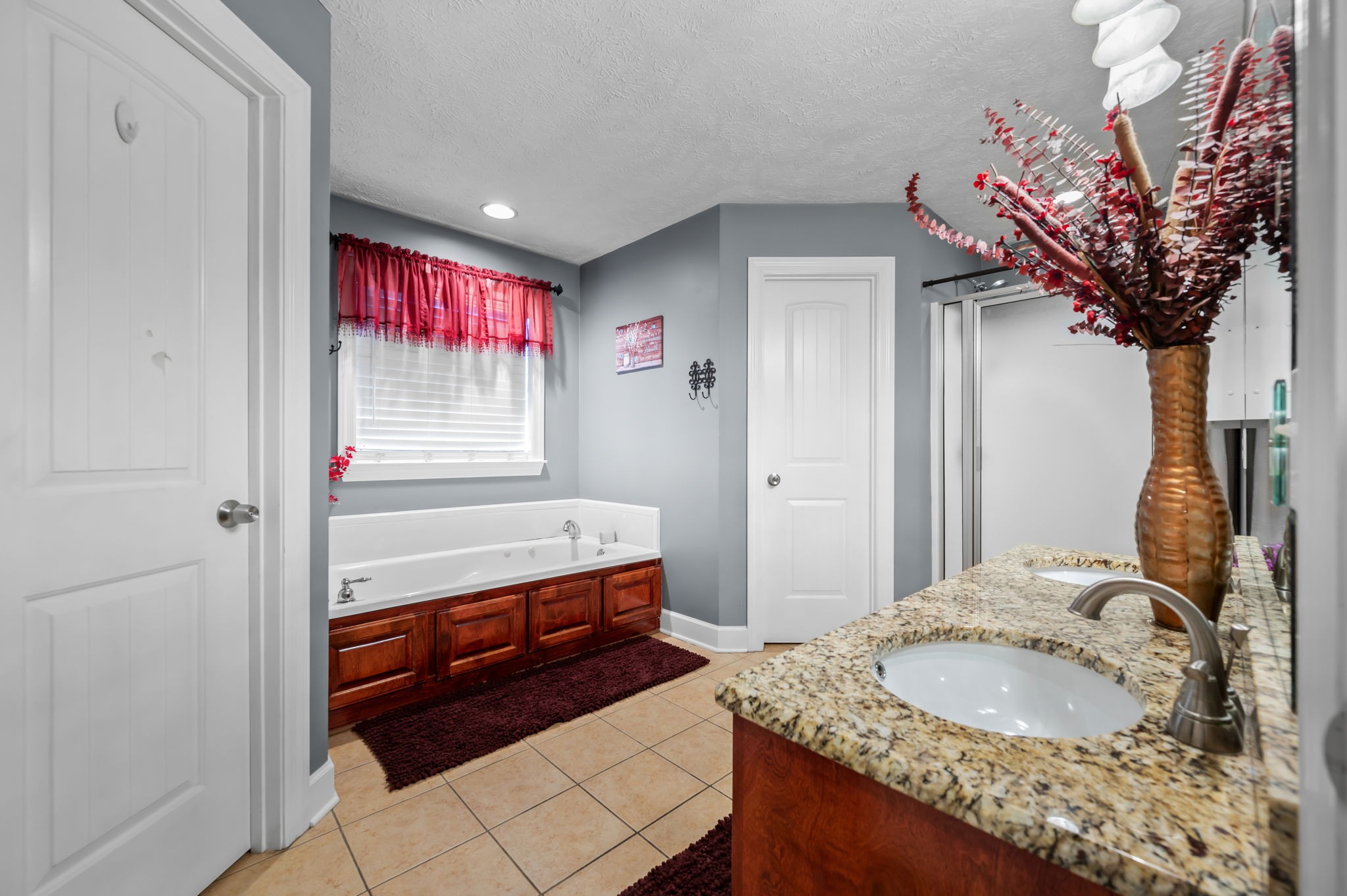201 Oak Hollow Road Manchester, TN 37355 - Photo 21 of 43 a bathroom with a sink a vanity and a mirror