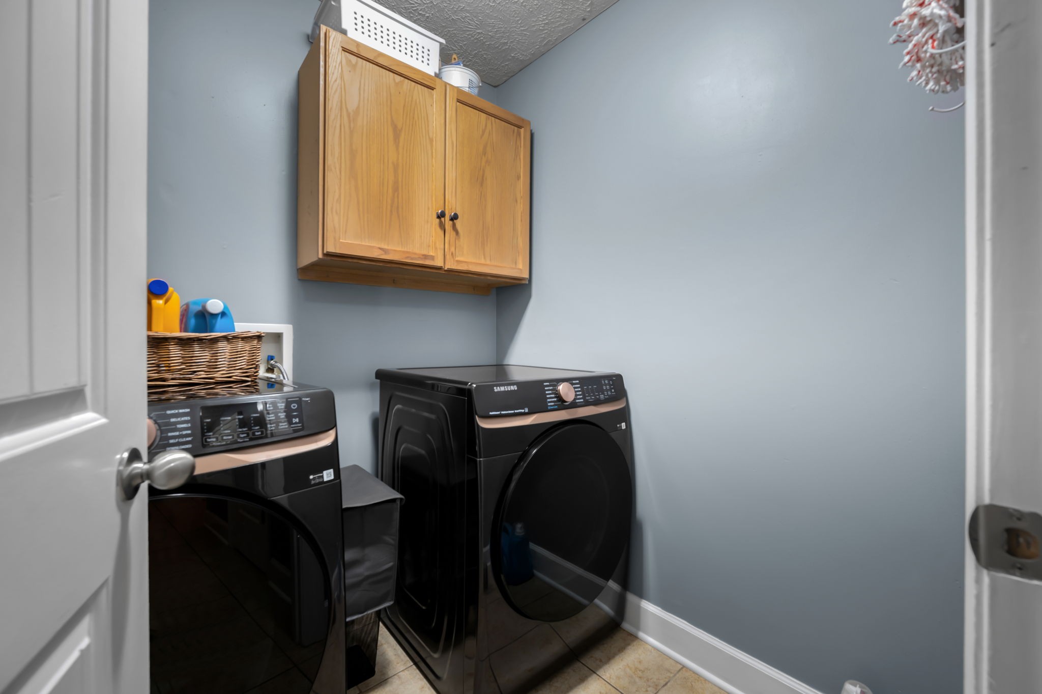 201 Oak Hollow Road Manchester, TN 37355 - Photo 24 of 43 a view of workspace with wooden floor washer and dryer
