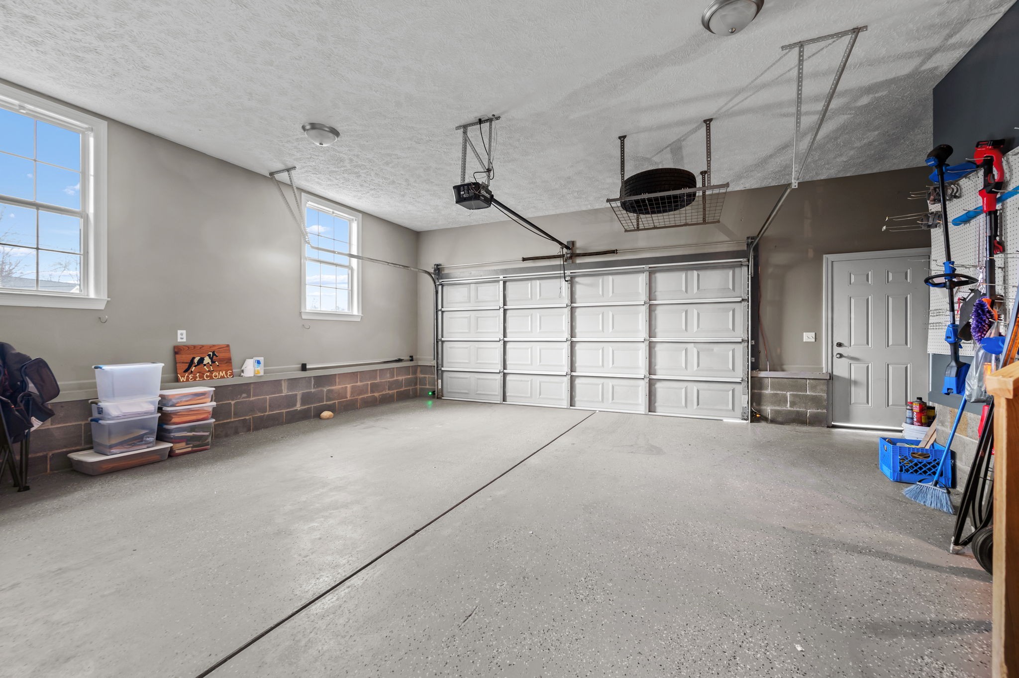 201 Oak Hollow Road Manchester, TN 37355 - Photo 25 of 43 a view of livingroom with furniture and windows
