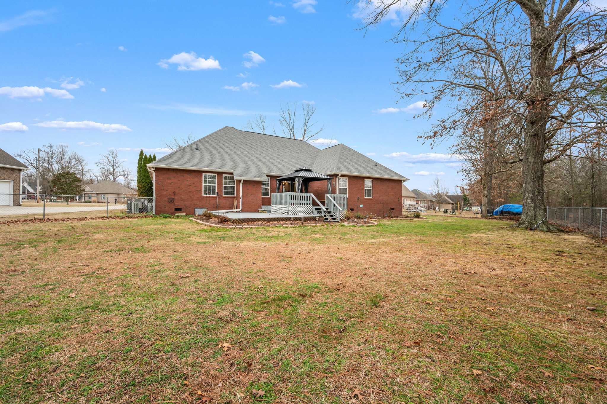 201 Oak Hollow Road Manchester, TN 37355 - Photo 33 of 43 a front view of a house with garden