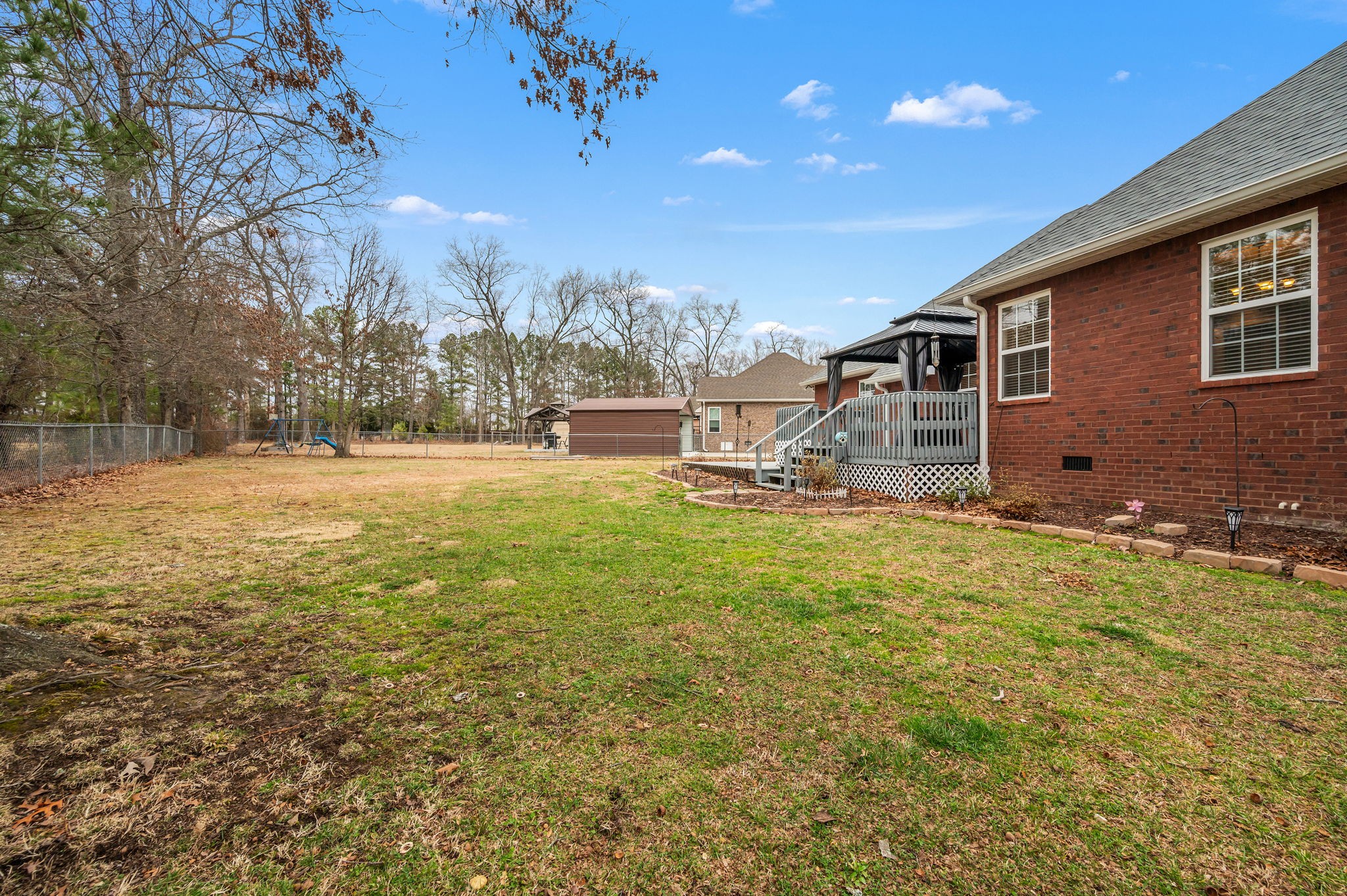 201 Oak Hollow Road Manchester, TN 37355 - Photo 34 of 43 a backyard of a house with table and chairs