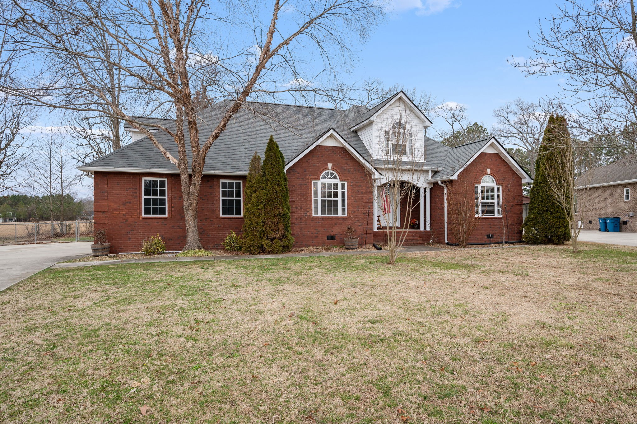 201 Oak Hollow Road Manchester, TN 37355 - Photo 40 of 43 a front view of a house with a yard