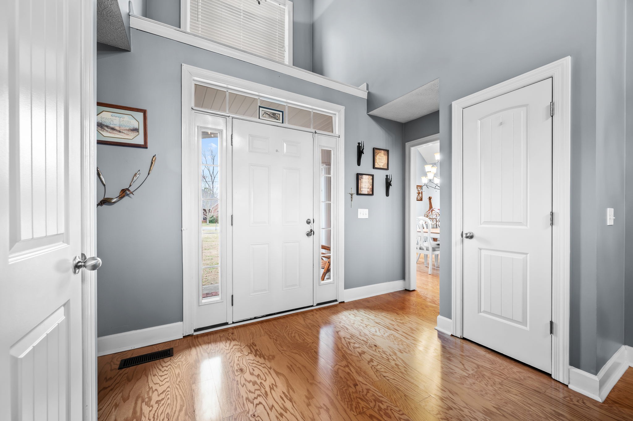 201 Oak Hollow Road Manchester, TN 37355 - Photo 4 of 43 a view of a big room with closet and windows