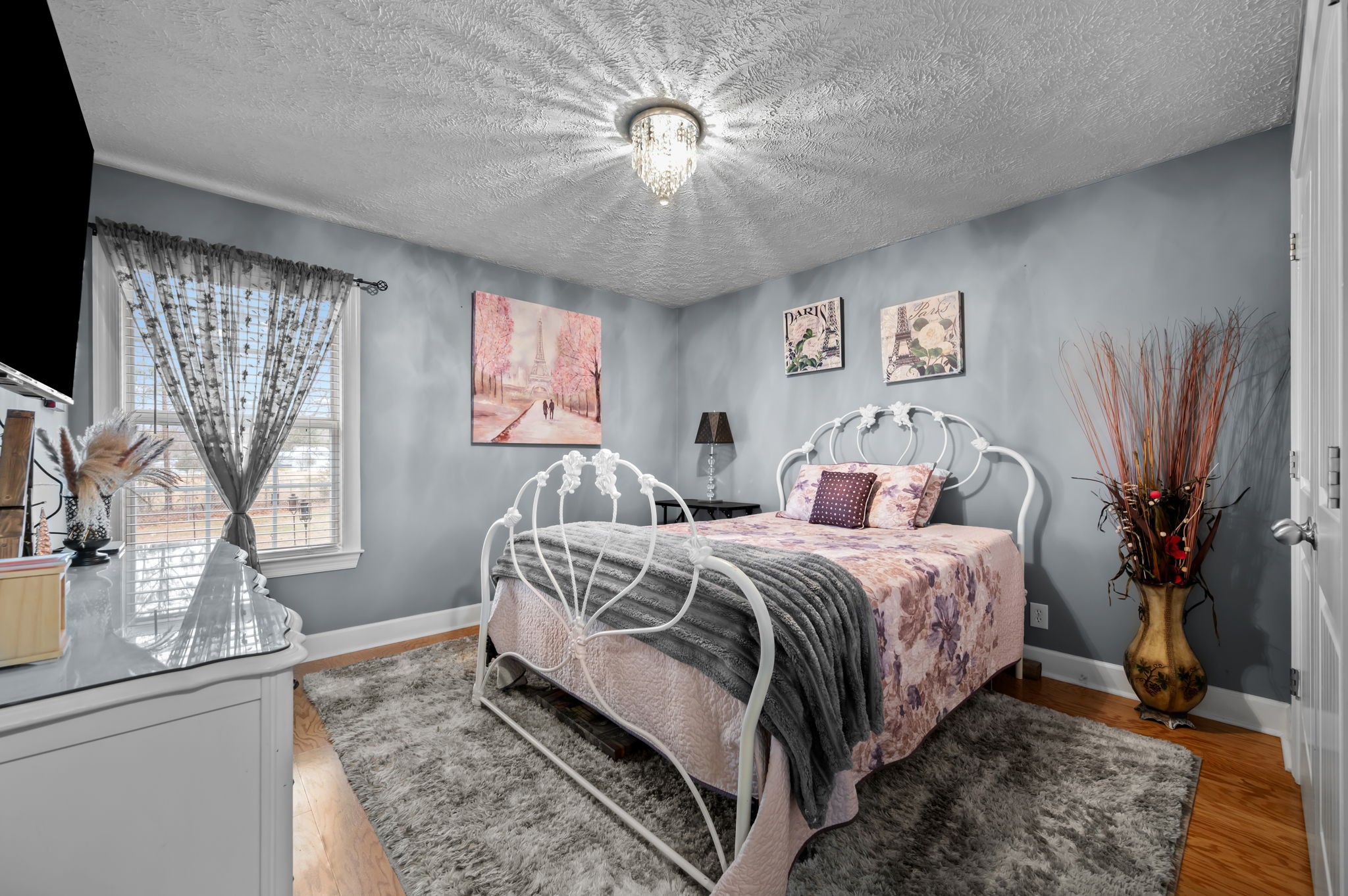 201 Oak Hollow Road Manchester, TN 37355 - Photo 7 of 43 a bedroom with bed and a flat tv screen