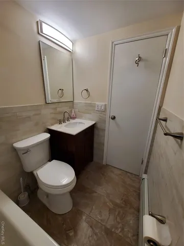 $2,200 | 273 South 16th Street, Lindenhurst, NY 11757