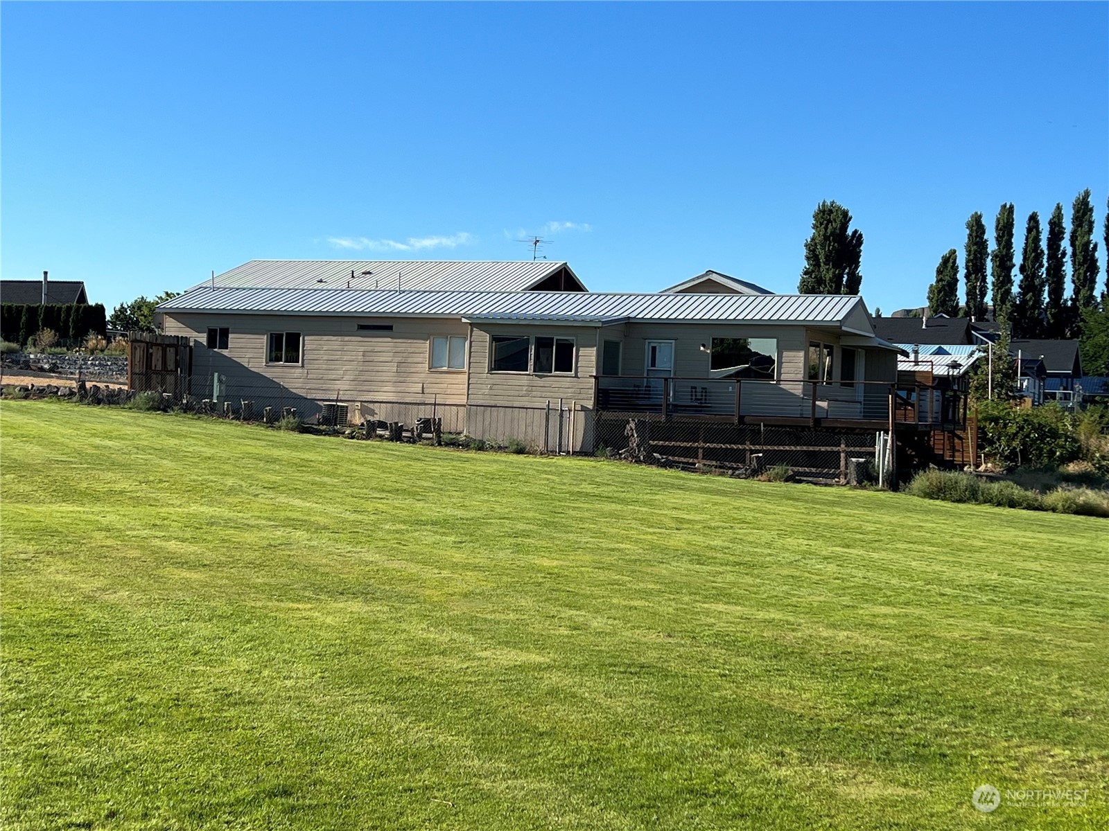 910 River Drive Quincy, WA 98848 - Photo 4 of 15 a front view of a house with garden
