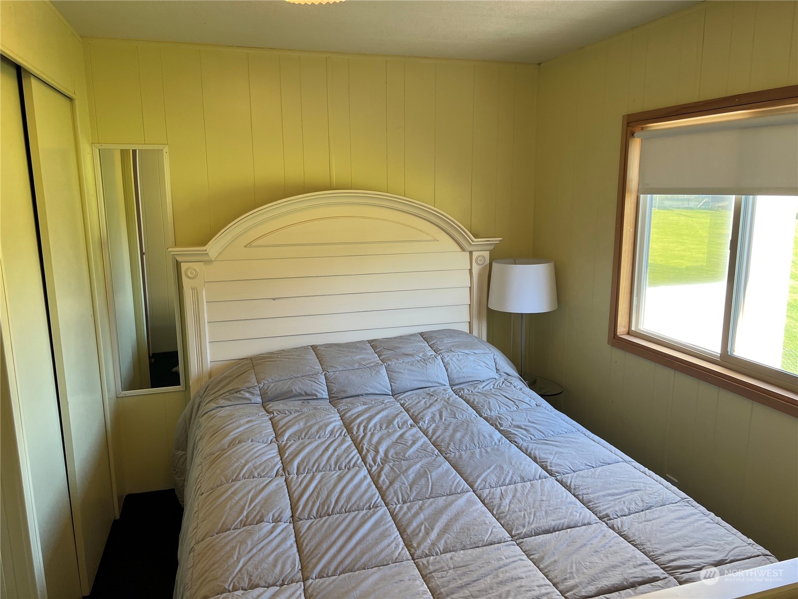 910 River Drive Quincy, WA 98848 - Photo 7 of 15 a bedroom with a bed and a window