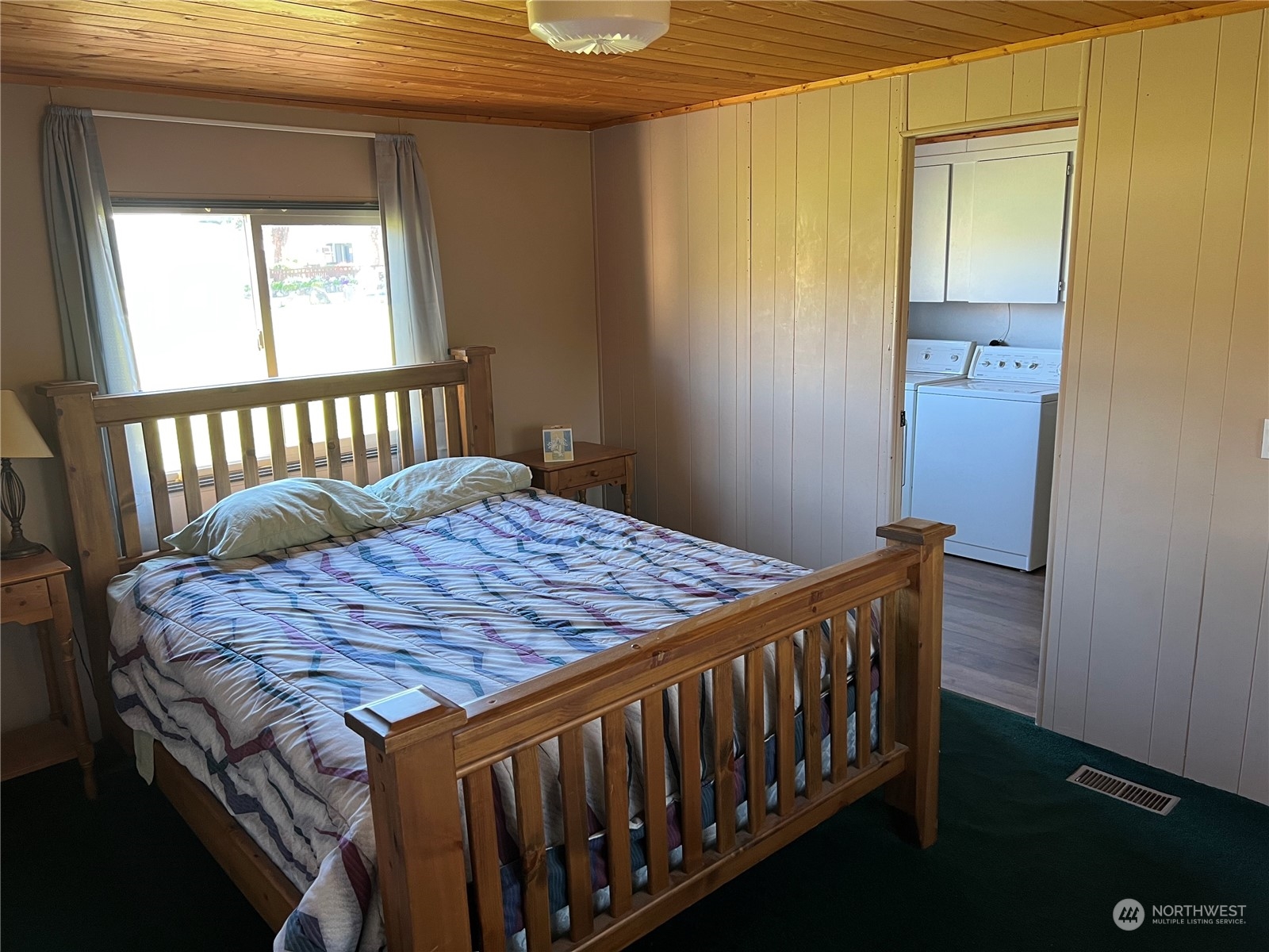 910 River Drive Quincy, WA 98848 - Photo 8 of 15 a bedroom with a bed and a window