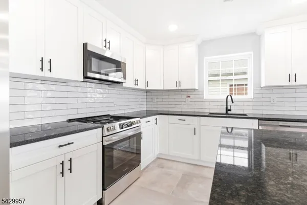 $3,000 | 129 Mt Pleasant Avenue, Unit 3, Newark, NJ 07104
