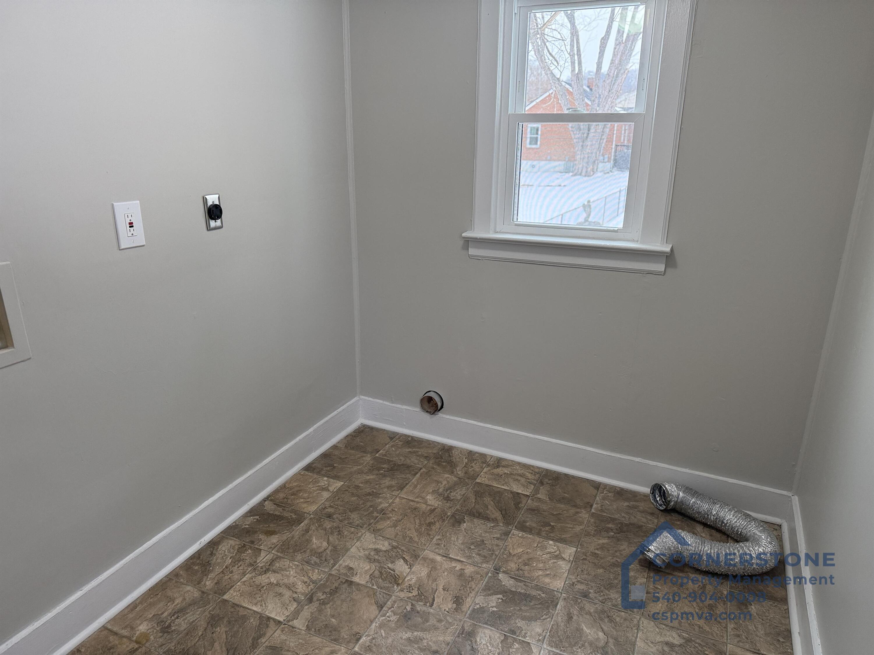 1107 Gearhart Road Southeast Roanoke, VA 24014 - Photo 12 of 13 IMG_0053 (1)