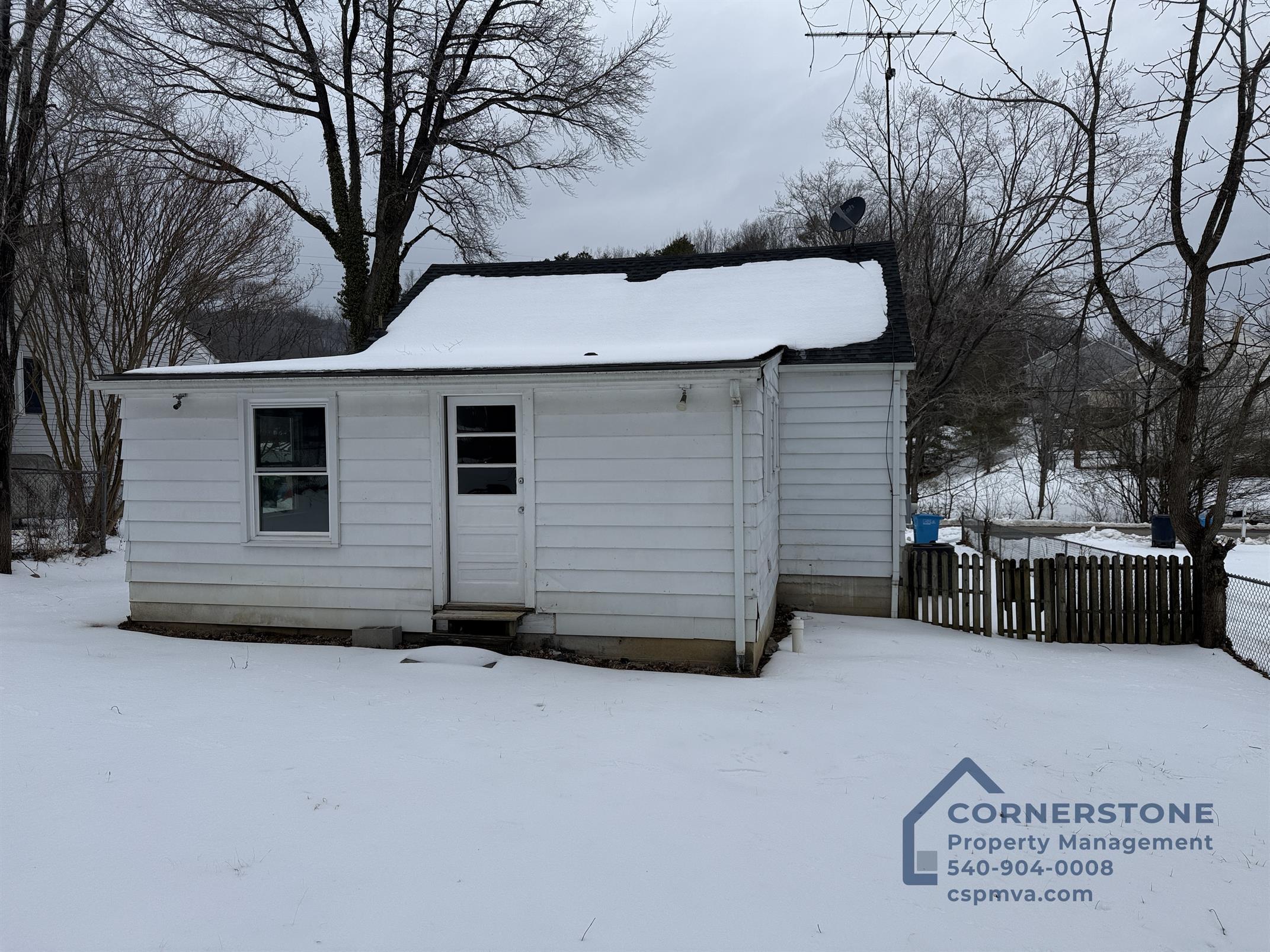 1107 Gearhart Road Southeast Roanoke, VA 24014 - Photo 2 of 13 IMG_0045