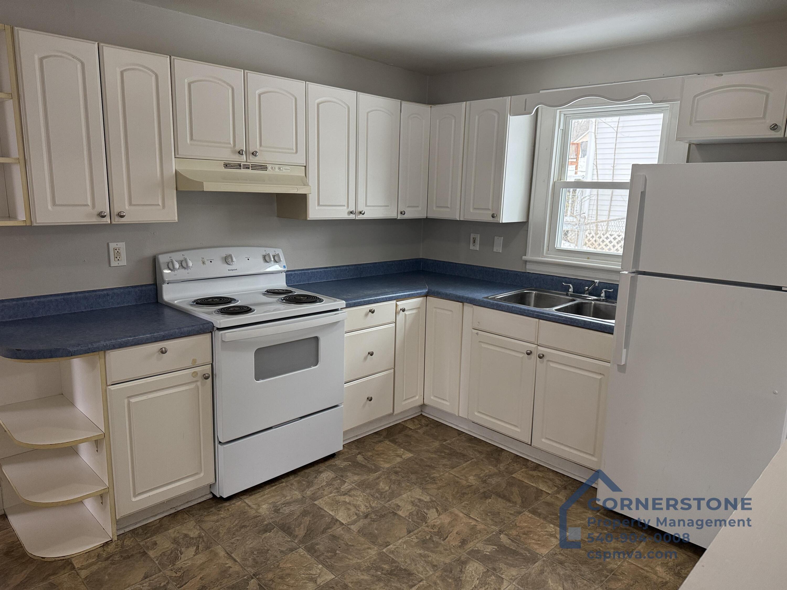 1107 Gearhart Road Southeast Roanoke, VA 24014 - Photo 3 of 13 IMG_0048 (1)