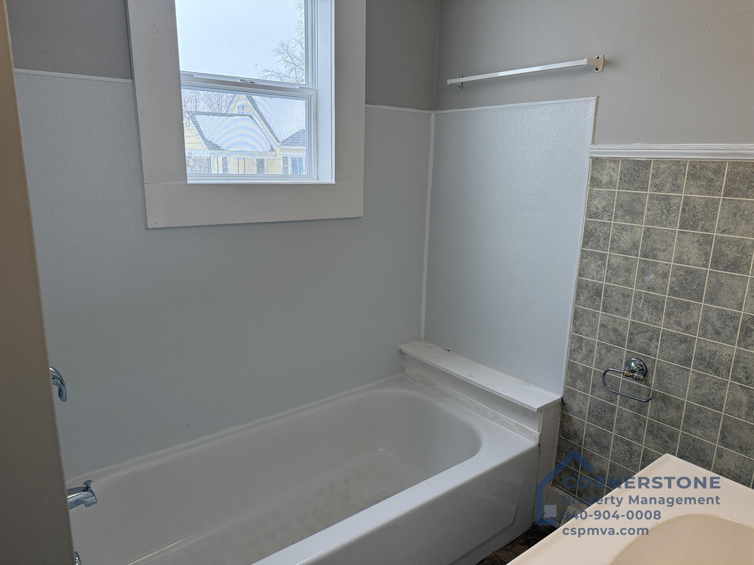 1107 Gearhart Road Southeast Roanoke, VA 24014 - Photo 4 of 13 IMG_0051 (1)