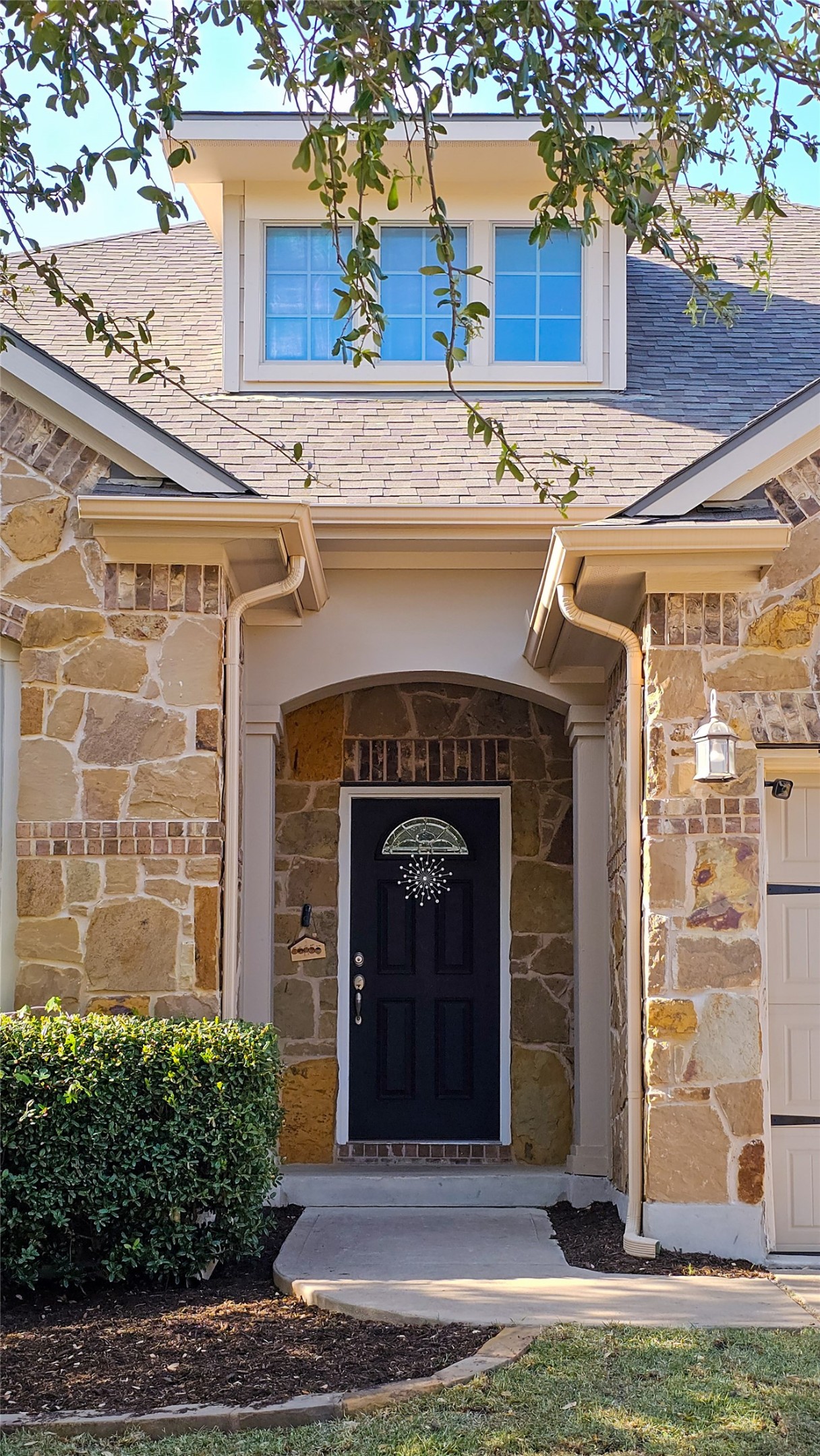 3013 Agave Loop Round Rock, TX 78681 - Photo 2 of 37