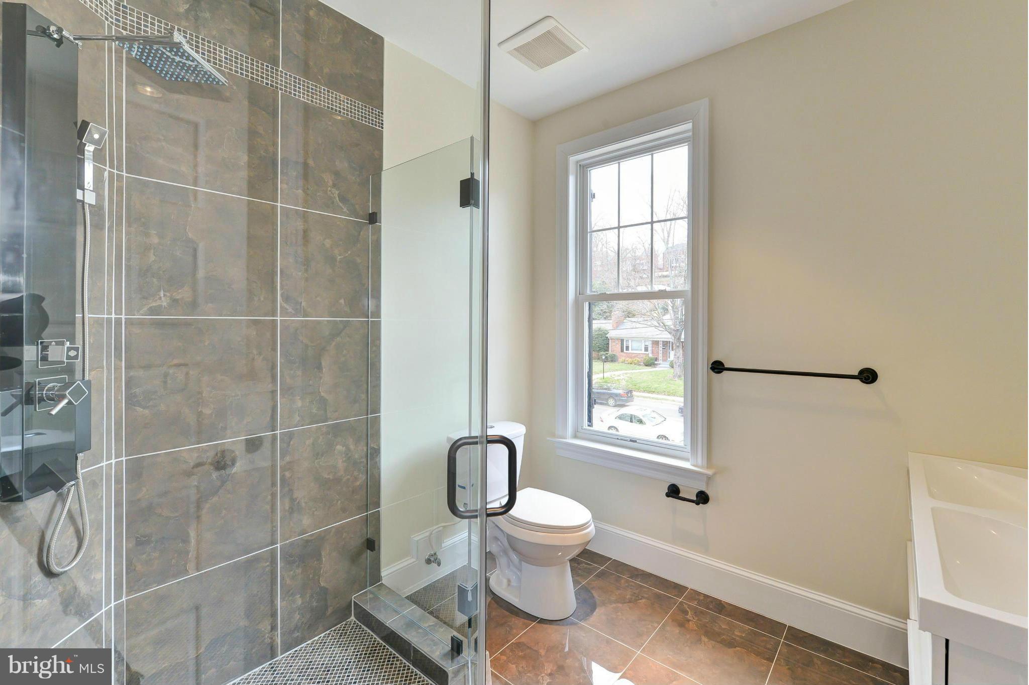 3309 Russell Road Alexandria, VA 22305 - Photo 21 of 30 Full Bath