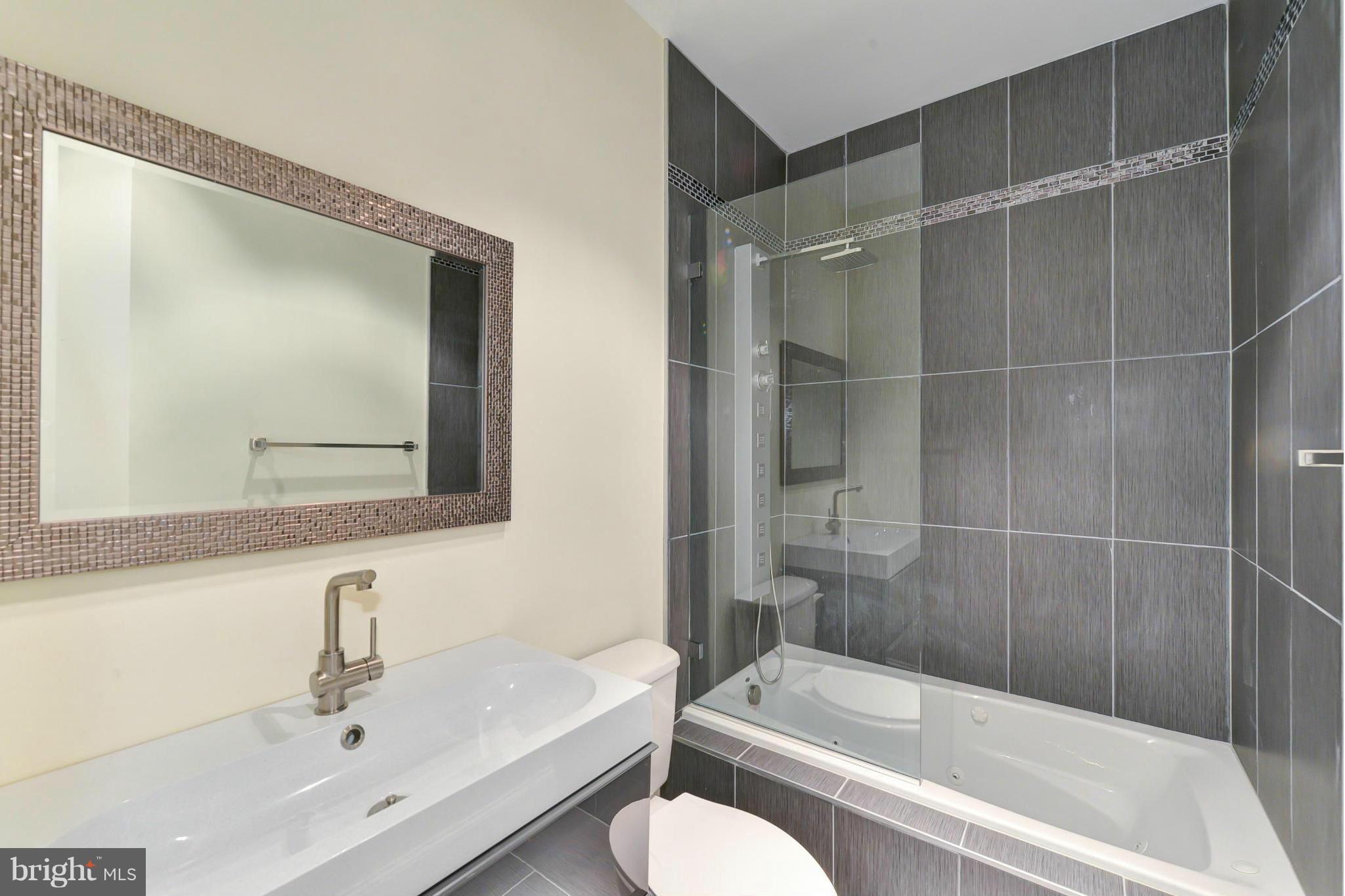 3309 Russell Road Alexandria, VA 22305 - Photo 24 of 30 Full Bath