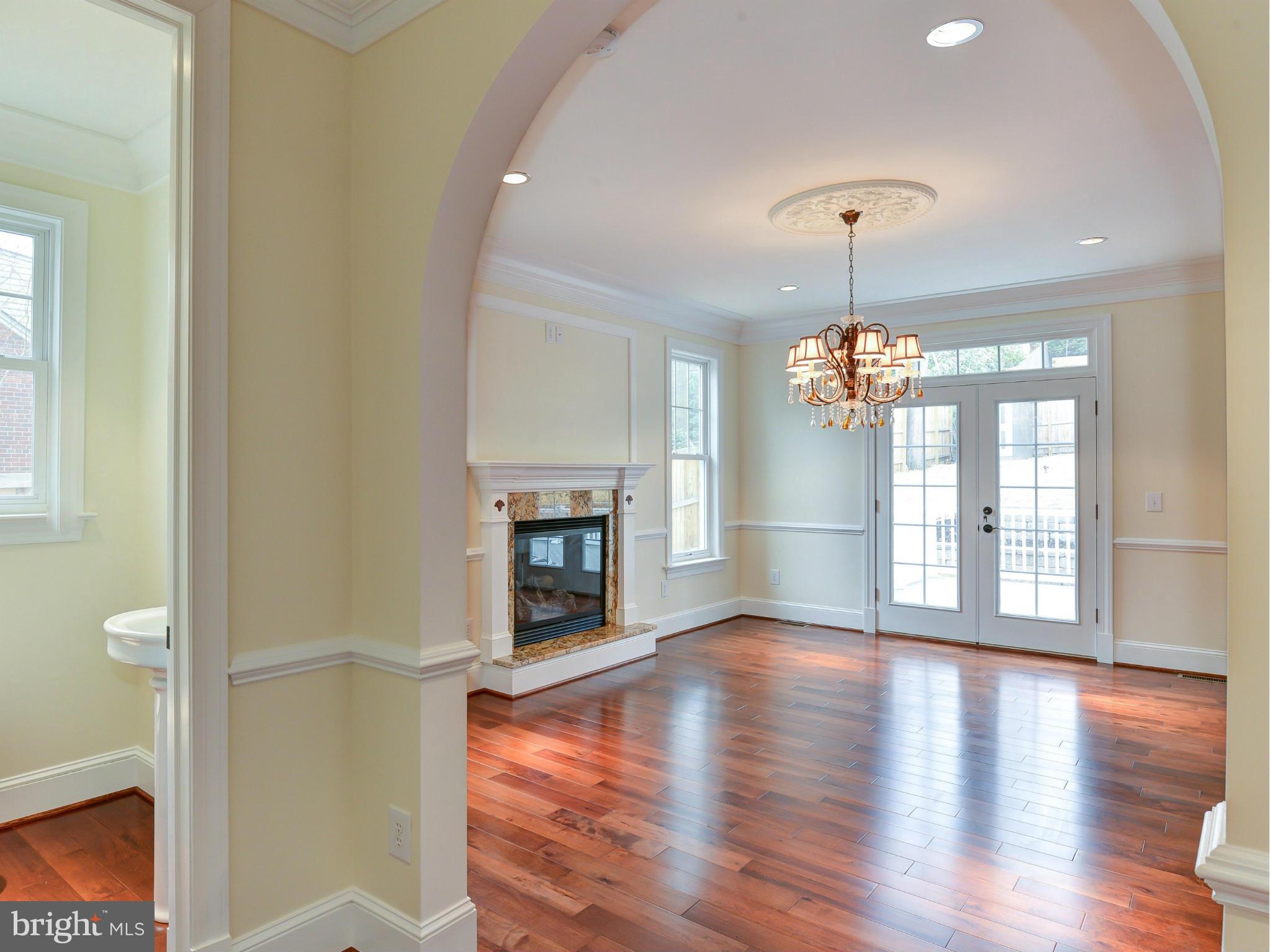 3309 Russell Road Alexandria, VA 22305 - Photo 4 of 30 Archway/Dining Room