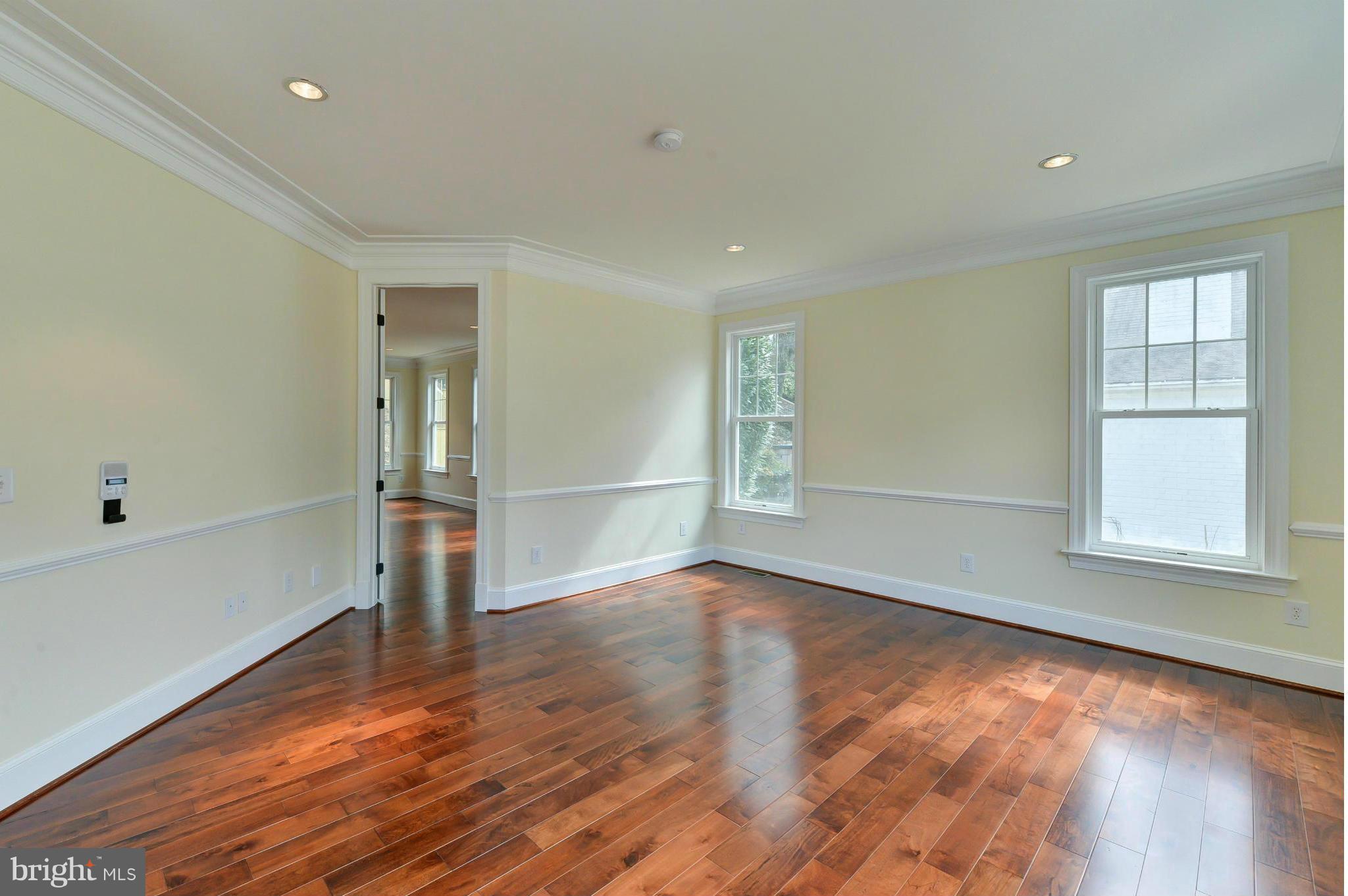 3309 Russell Road Alexandria, VA 22305 - Photo 5 of 30 Living Room/Parlor