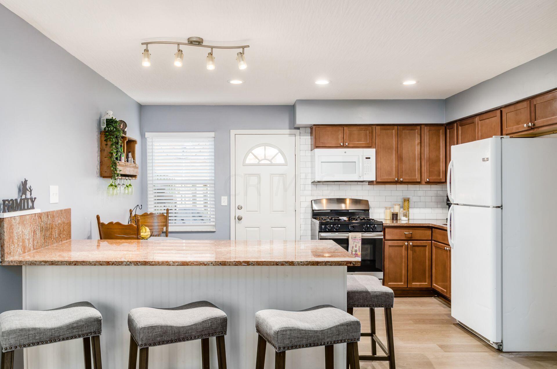 5720 Beechcroft Road, Unit E Columbus, OH 43229 - Photo 5 of 26 Kitchen