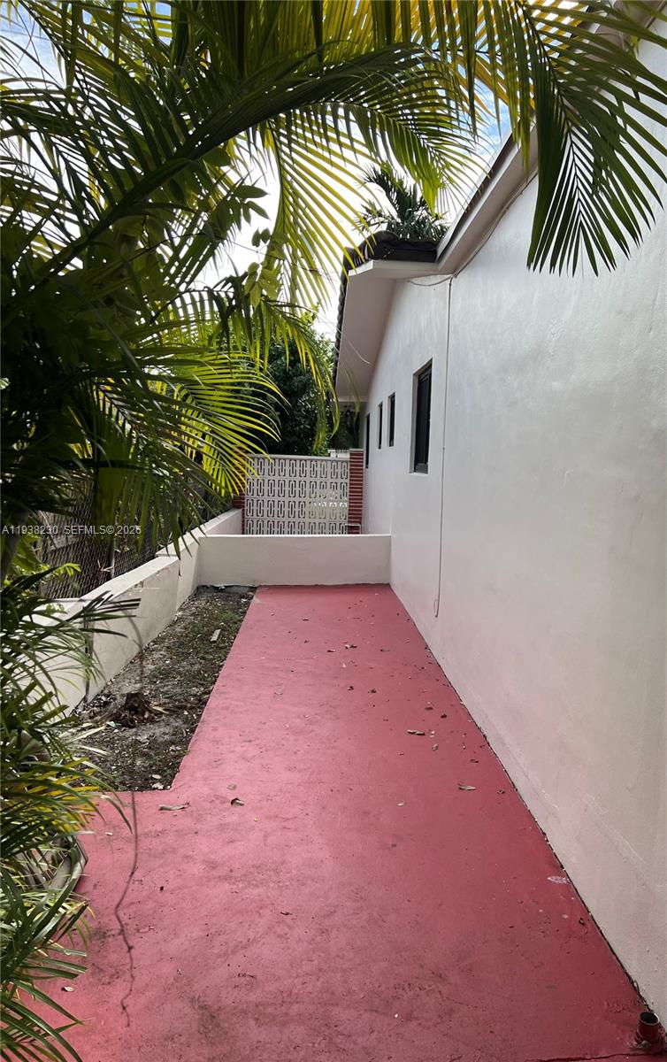 6385 Southwest 25th Street Miami, FL 33155 - Photo 26 of 26 a backyard of a house