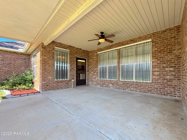 $367,800 | 603 Point Pleasant Drive, Berwick, LA 70342