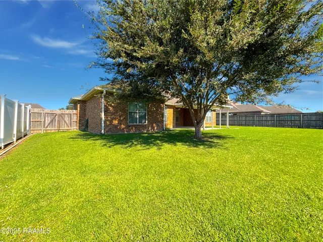 $367,800 | 603 Point Pleasant Drive, Berwick, LA 70342