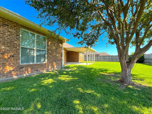 $367,800 | 603 Point Pleasant Drive, Berwick, LA 70342