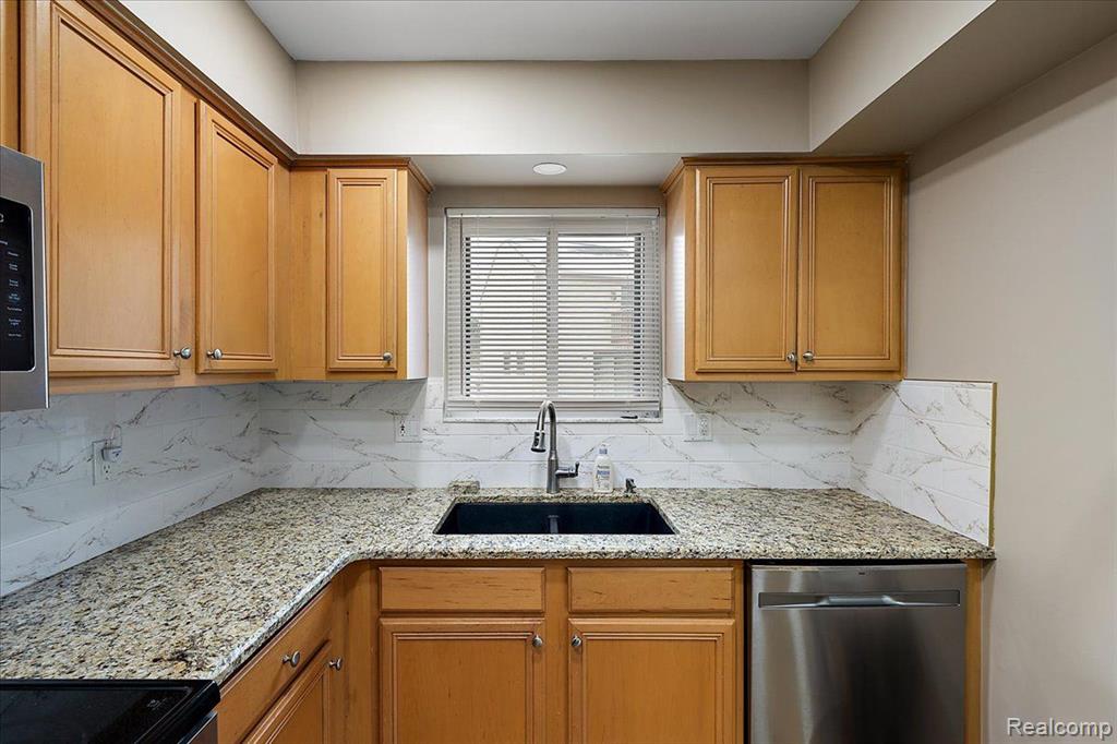 1614 Rivers Edge Rochester Hills, MI 48307 - Photo 13 of 24