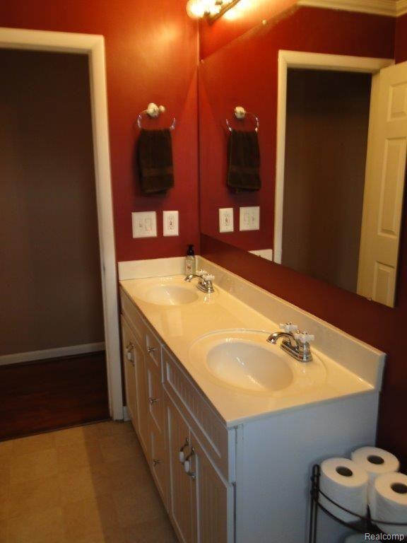875 North Wilder Road Lapeer, MI 48446 - Photo 18 of 29 Full Bath (2)