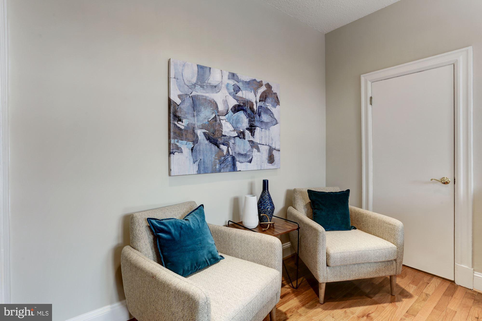 1401 Columbia Road Northwest, Unit 311 Washington, DC 20009 - Photo 4 of 10 Cute Sitting Area
