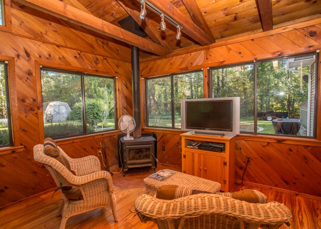 138 Sarah Sherman Road Rochester, MA 02770 - Photo 14 of 30 a outdoor space with furniture