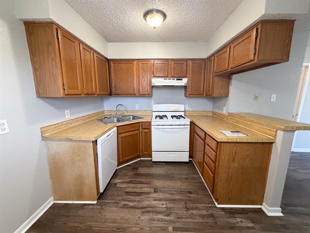 604 Walter Stephenson Road, Unit B Midlothian, TX 76065 - Photo 3 of 10