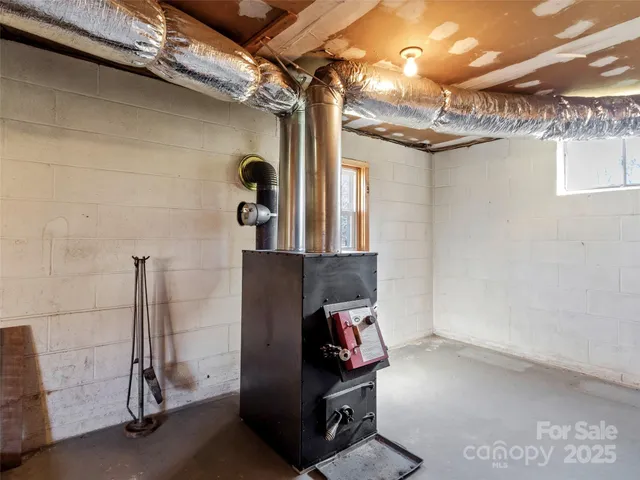 a view of a storage & utility room