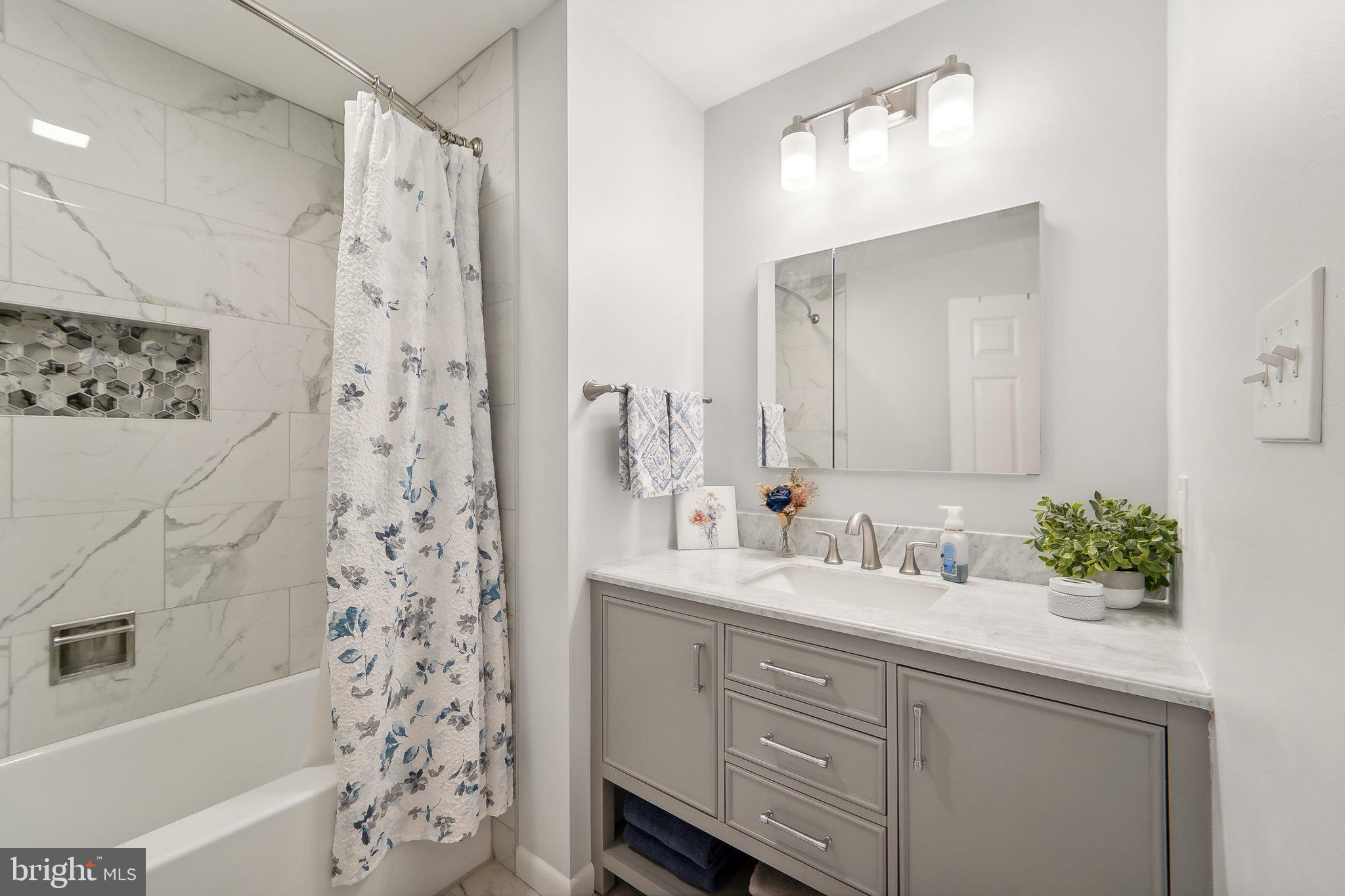 2715 Coon Club Road Westminster, MD 21157 - Photo 29 of 42 Family Bath