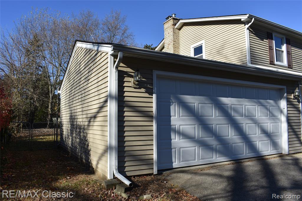 1977 Meadow Ridge Drive Walled Lake, MI 48390 - Photo 49 of 53