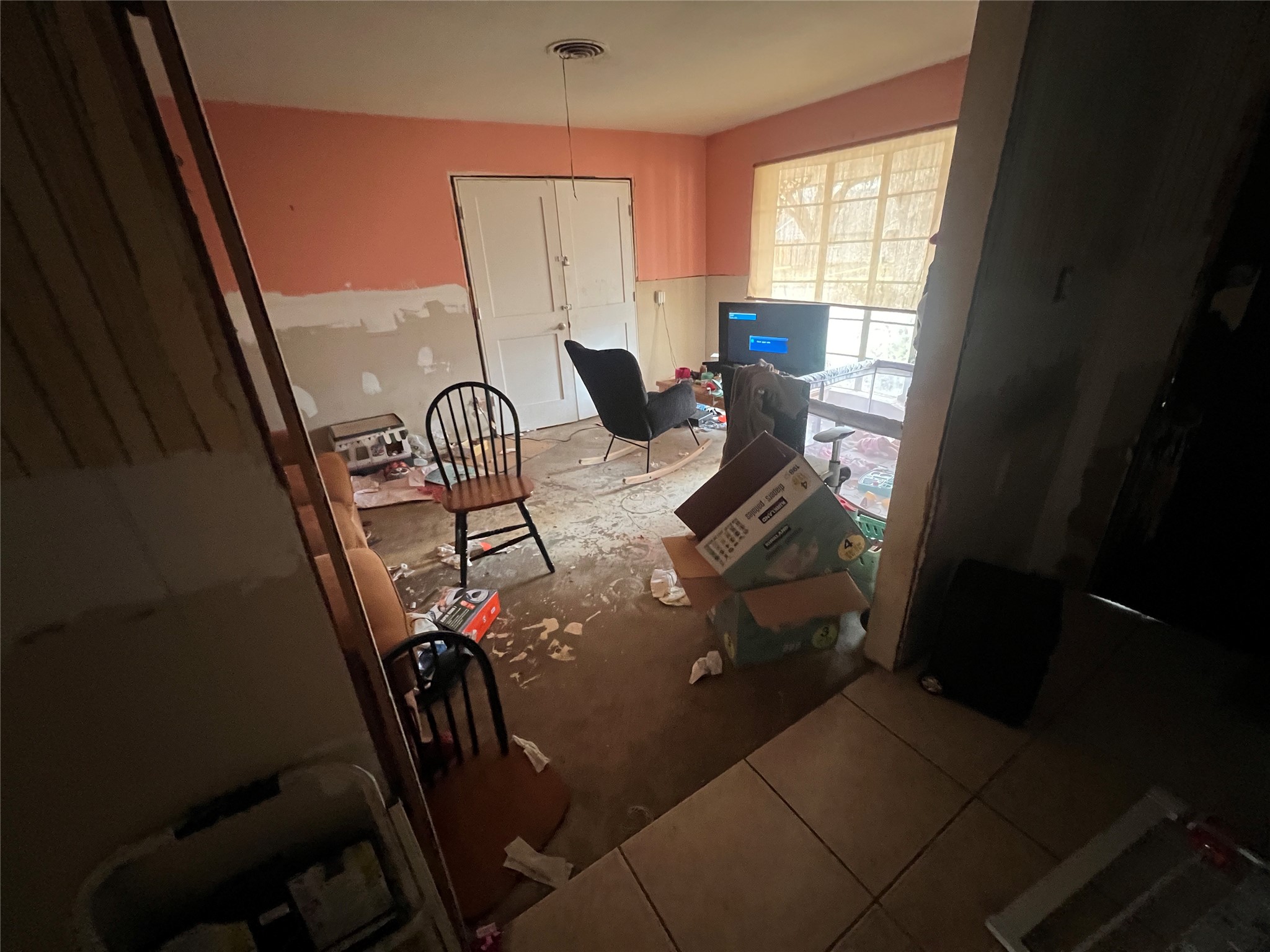 6023 Lattimer Drive Houston, TX 77035 - Photo 3 of 15 a view of living room with furniture and windows